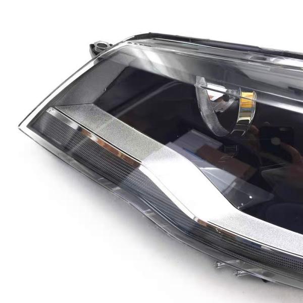 12V Car Head Light Fit for Volkswagen Jetta Sagitar Bora Head Lamp Assembly OE No. 3AD941752