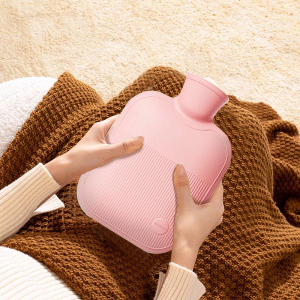 Bouteille d'eau chaude en caoutchouc avec couvercle doux 2 L 1L Sac d'eau chaude pour les crampes soulagement de la douleur échangeable chaud et froid