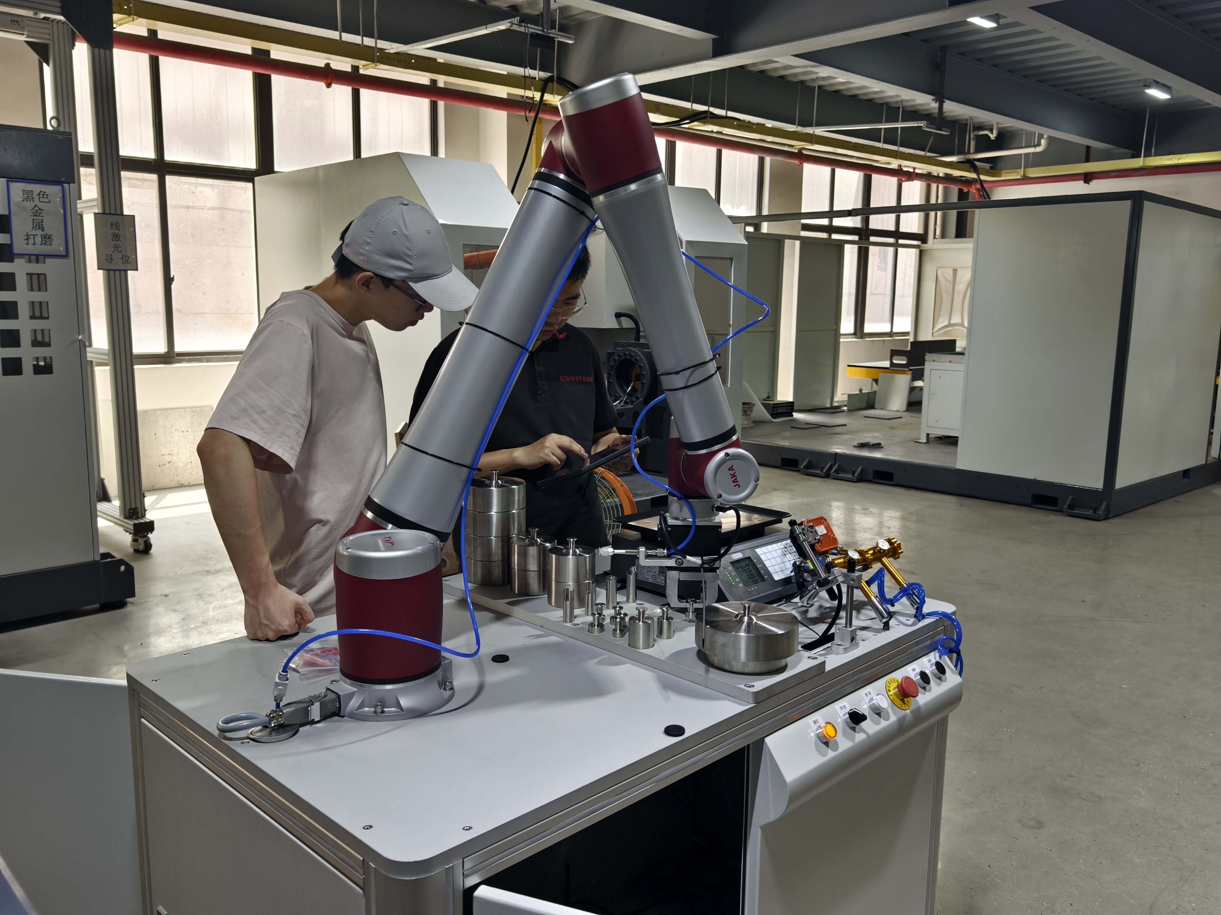Fully Automated Robot Deburring Machine For Zinc Die Cast Door Handle High Precision