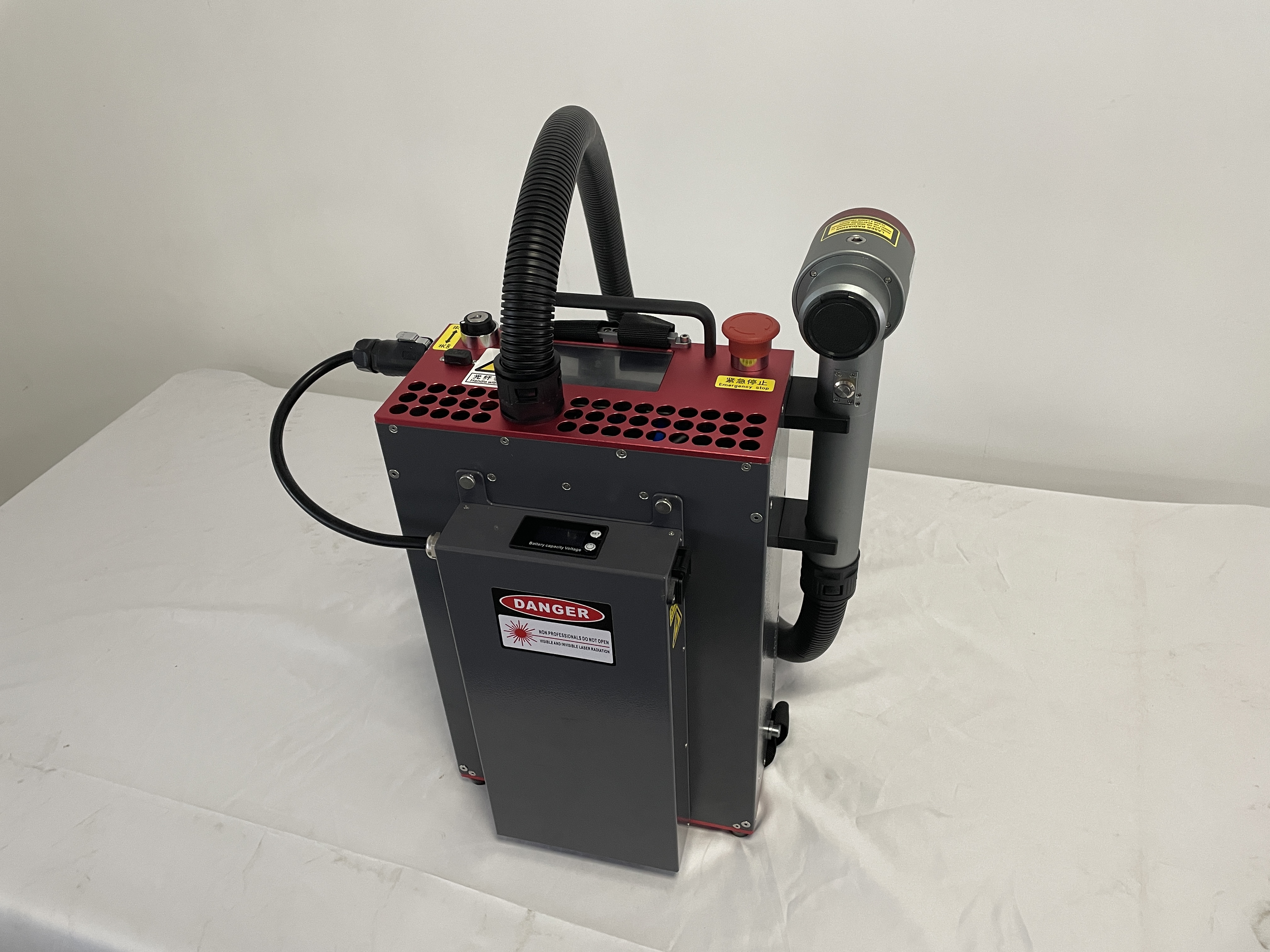 50W Portable Backpack Laser Cleaning Machine Pulse Fiber Laser Rust Remover for Precision Mold Cleaning
