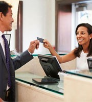 Compact photo lecteur de carte d'identité en libre-service Kiosque lecteur de passeport avec carte d'identité Équipement de style