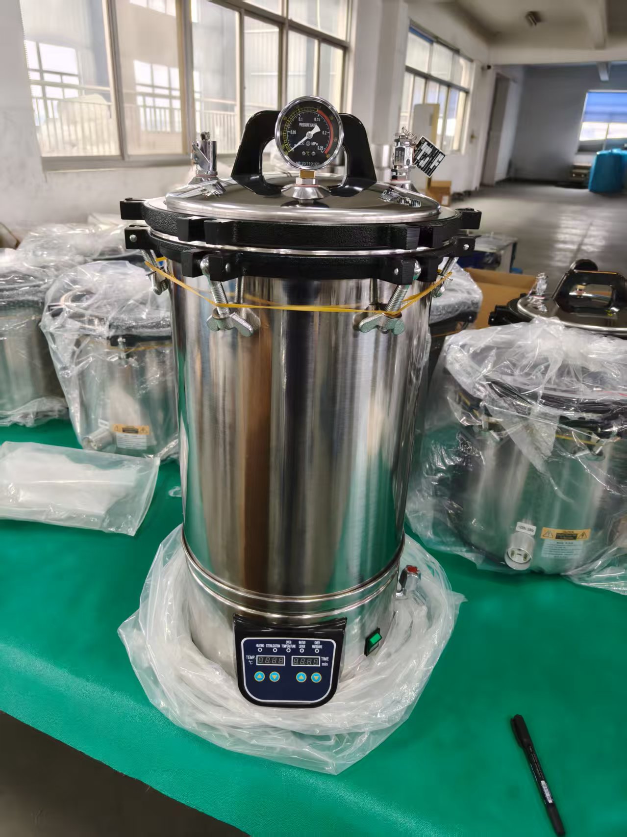 Factory Direct Lab Vertical Autoclave 18L 24L Portable Steam Sterilizer with Automatic Disinfection