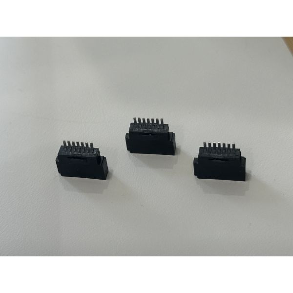 SATA 7P SMT female PCB connector, 1.27mm pitch gold-plated terminals, right-angle board mount, high-speed data signal transmission, customization for server, storage, automotive electronic devices