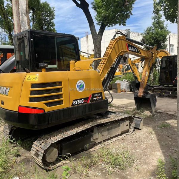 Excavateur manuel SANY60C Pro 6T Poids de fonctionnement Bon état pour les grands projets