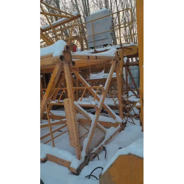 Maximum Lifting Height 50-100m Zoomlion 11-Year-Old Used Tower Crane on Special Sale