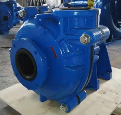 A borracha alinhou as bombas resistentes da pasta guerreia - equipe o equivalente para minar e processar de minerais