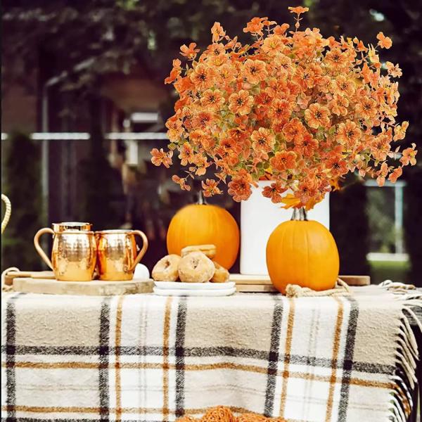Outdoor festival decorations, autumn plants, artificial eucalyptus leaves, eucalyptus violets, daisies, decorate the courtyard
