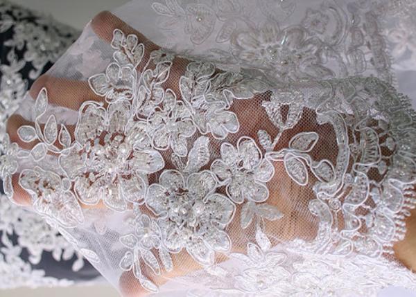 Embroidery Pearl Floral Corded Lace Fabric , White Bridal Lace Fabric With Scalloped Edge 