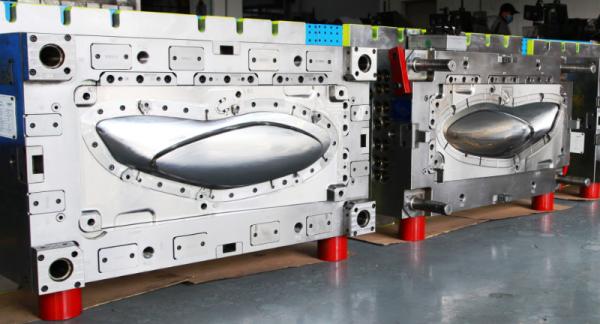 Automotive plastic mould for Lighting Cover by PMMA transparent material