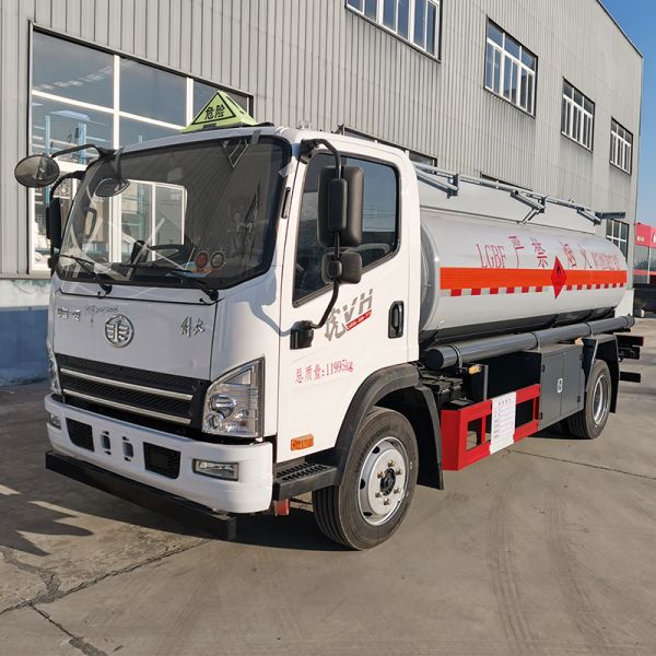 150-250hp FAW 8000L 4X2 Fuel Oil Tanker Truck Storage Tank Oil Transport Vehicle