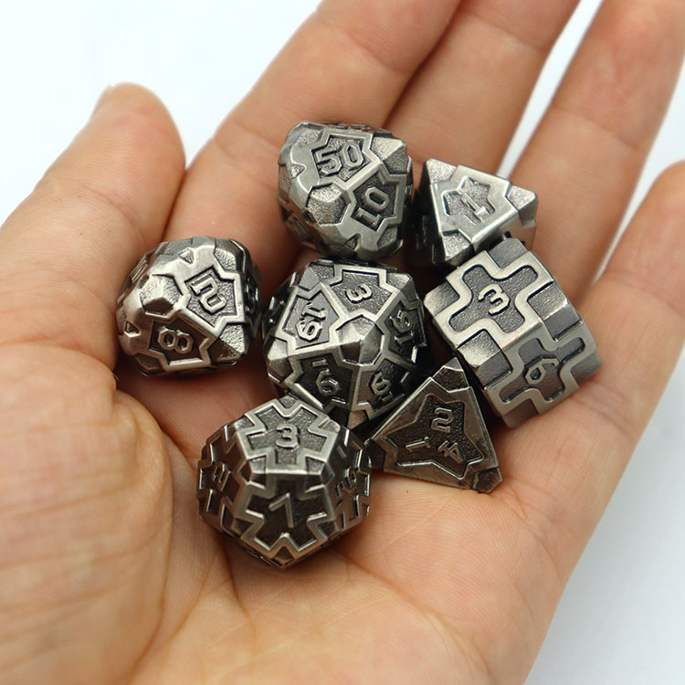 Zinc Alloy Metal Dice Set with Customized Logo and 16-22mm Size for DND Games