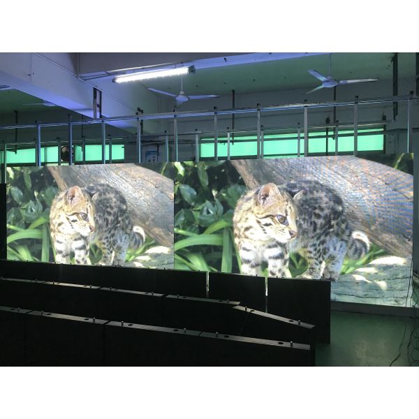 Прокат экрана / Сплавленный алюминий 1/16 Сканирование HD Пиксельный диапазон 2,5 мм Внутренний прокат светодиодный дисплей