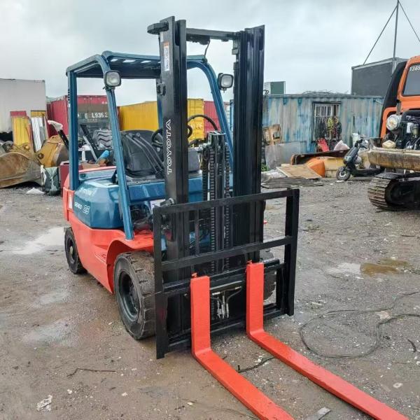 Used Toyota 7F 2.5-Ton Diesel Forklift with High-Performance Engine and Sturdy Metal Build for Smooth Factory and Port Loading/Unloading
