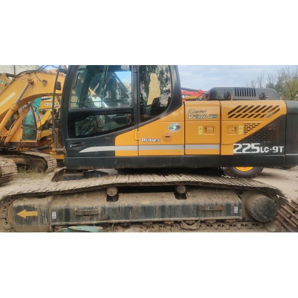Used Hyundai excavators, 9 rolls Hyundai excavators, Hyundai 220-9, Hyundai 225-9
