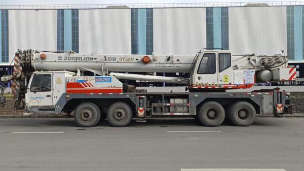 Poids de levage maximal 16t 11 ans Zoomlion QY50V5 50t Grue de camion Modèles populaires