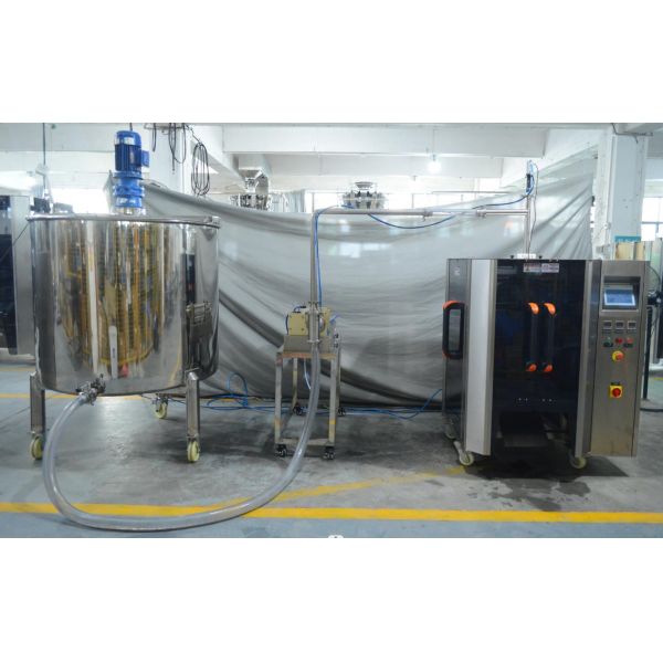 304 Stainless Steel Bag Packaging Machine For Milk Water Juice Liquid Filling Material