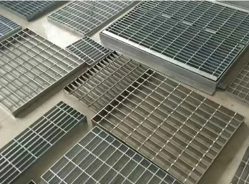 Heavy-Duty Press Welded Steel Bar Gratings to Service Applications Subject to Heavy Rolling and Static Loads