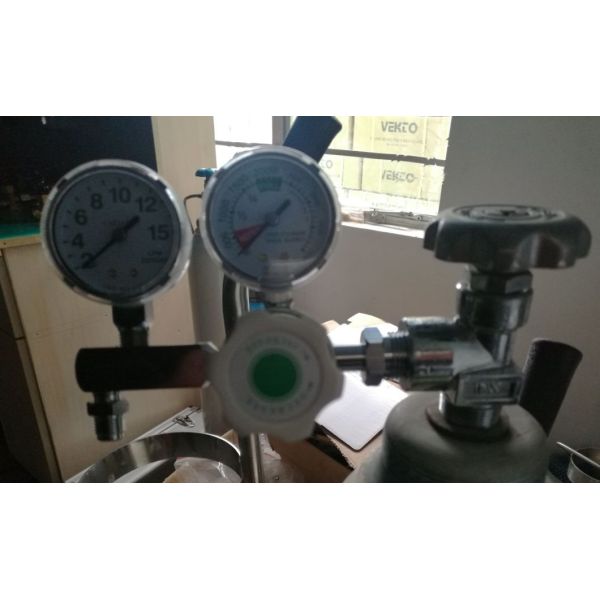 WEOR06 Gas Cylinder Flowmeter Oxygen Cylinder Regulator for Heavy Duty Applications