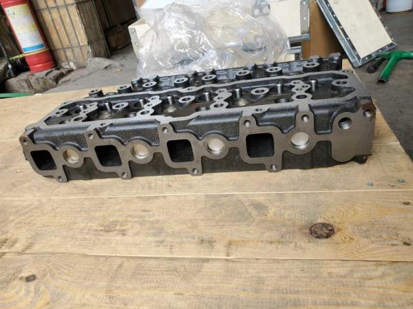 32A01-01010 Mitsubishi シリンダーヘッドモデルS4s 鋳造エンジン シリンダーヘッド