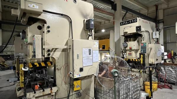 電子機器自動車用炭素鋼板金エンクロージャ