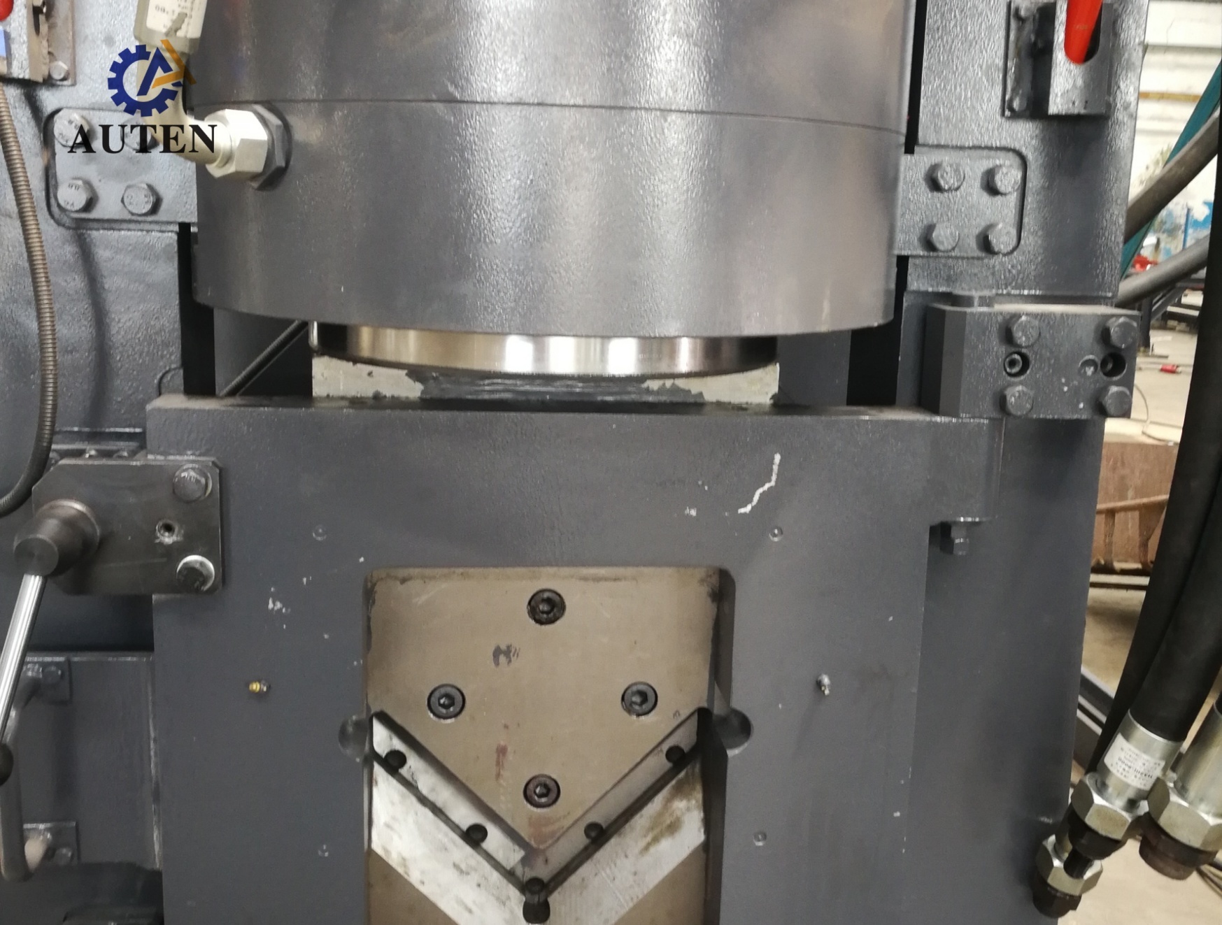 JNC Series CNC Angle Punching Marking Shearing Machine 4 Group Of Marking Letters