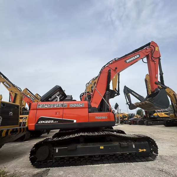 22 Ton Used Doosan Excavator Dealer DX225 DL06 High Torque