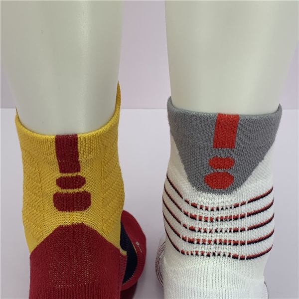 Breathable Quick Dry Beauty Socks for Men Custom Logo Regular Style Athletic Grip Socks