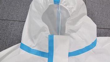 CE FDA Certificated Non Woven Isolation Gown , Anti Virus White Disposable Overalls