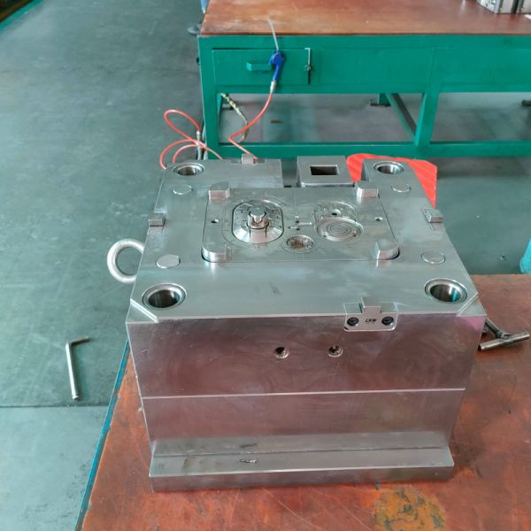 Cold Runner Two Cavity Mould EVA Plastic Material Texture Surface Treatment