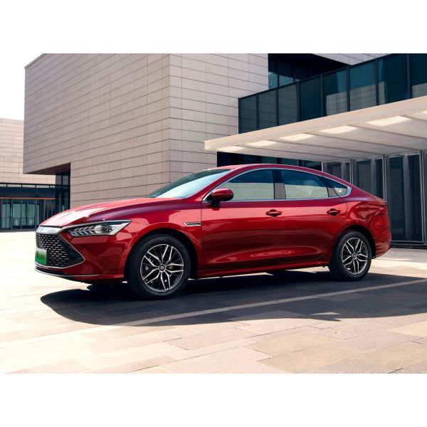 Электрическое топливо BYD Qin Plus Dm-i 120 км гибридный седан с максимальной мощностью 100-150 л.с.