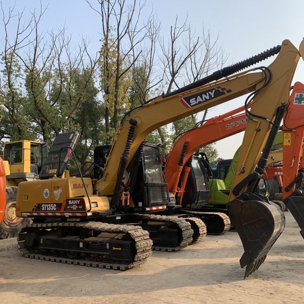 13000KG SANY SY135C à main utilisée, creuseuse à rouleaux avec peu de temps de travail