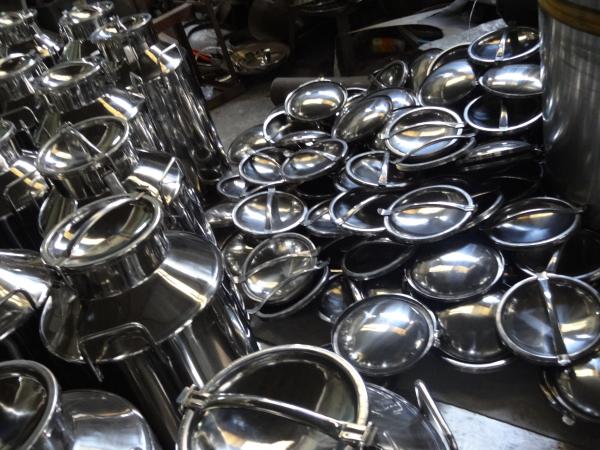 Canoas de leite de aço inoxidável e suporte técnico de vídeo duradouro após o serviço incluídos
