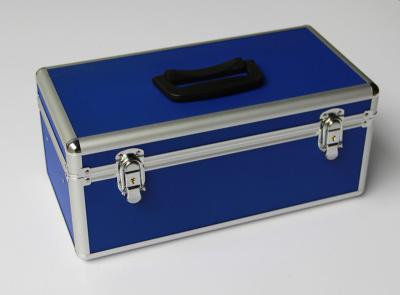 O exemplo portátil do doutor da caixa azul dos primeiros socorros do alumínio para leva a medicina e as ferramentas da medicina