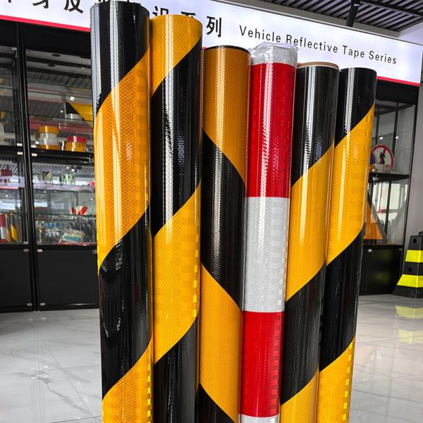 Customized Yellow And Black Striped Prismatic Reflective Sheeting For Road Safety Warning