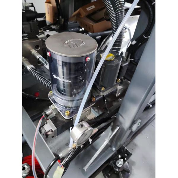 4.5*3.4*3.1 HDPE Bottles Extrusion Blow Molding Machine 90mm Fully Automatic