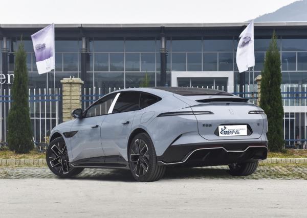 Stylish New Energy Avatr Electric 0.33h Charging Avatr 12 Luxury 5 Seat Sedan EV Car