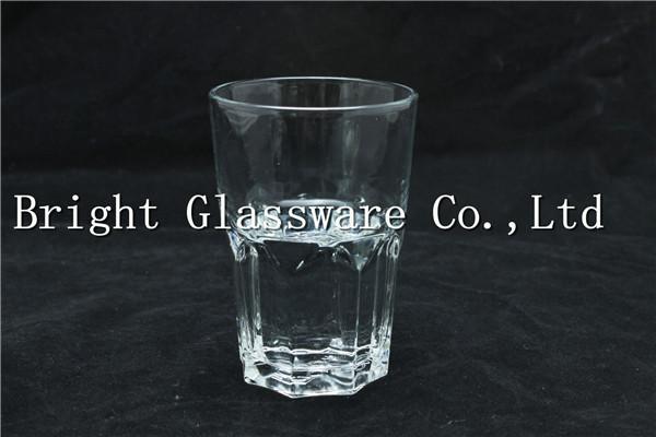 bright glass beer cup, glass tumbler, tall wine glass use in pub