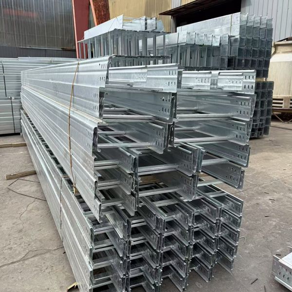 Plateau de câbles galvanisés à chaud pour câbles de conduits hydrauliques à l'extérieur