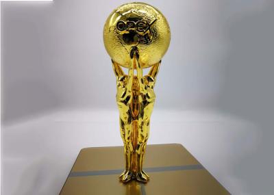 Ouro brilhante copo feito sob encomenda chapeado do troféu com a estátua que guarda o projeto da bola