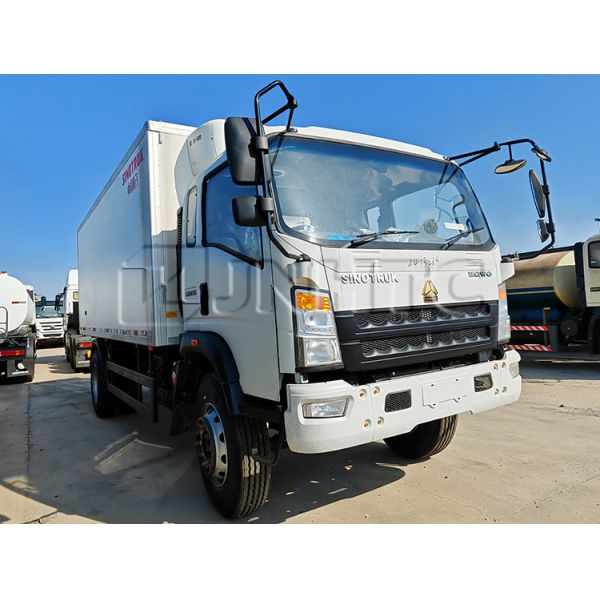 HOWO Camión frigorífico 4x2 Camión de alimentos ligeros Camión frigorífico Fábrica de camiones más reciente