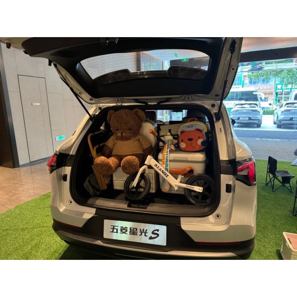 Tiempo de carga 0,5 horas Wuling XingguangS SUV de coche eléctrico de largo alcance 2024