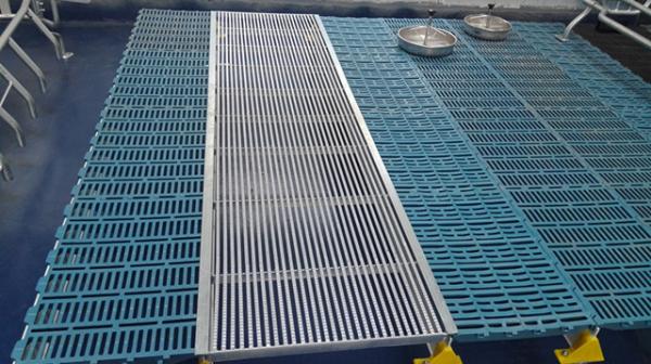 High Strength Hog / Sow  Pig Mesh Flooring Hot Dip Galvanized Surface Treatment