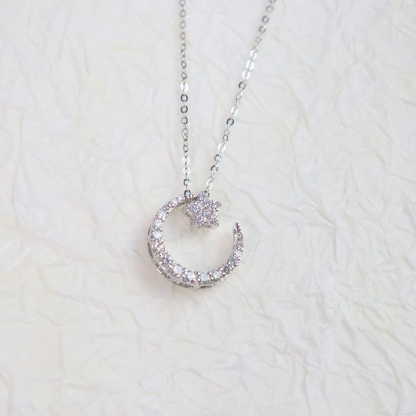 Romantic 18K Gold Crescent Moon Star Lab-Grown Diamond Necklace Wholesale for Lovers White Gold with VVS Clarity for Weddings