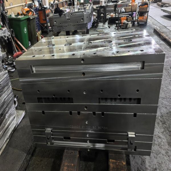JIS Standard Precision Hot Forging Die Custom Size Injection Mold Base for Plastic Mould