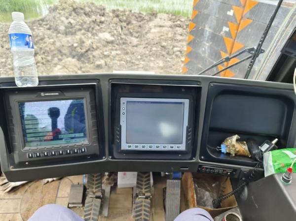 2020 Sany Used Crawler Crane, The ZCC9800W, Has A Main Boom Of 159 Meters And A 7meter Boom, A 270-Ton Mainframe Counterweight, And A 300-Ton Counterweight. It Has A Run Time Of 1,700 Hours And Is In
