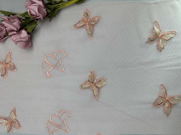 A tela do bordado da borboleta 3D de 129CM para mulheres veste-se