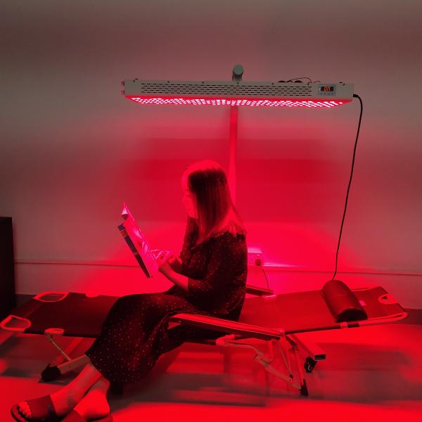 Plein dispositif puissant de thérapie de lumière rouge du corps 660nm pour le message publicitaire