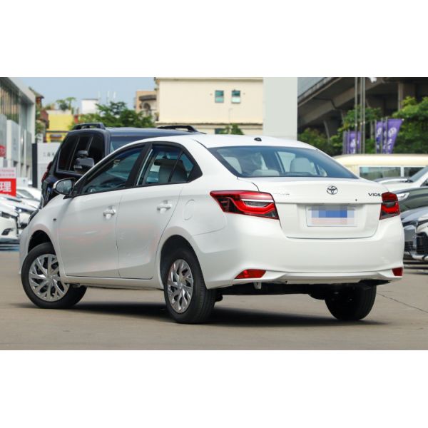 Превосходное представление Тойота Vois 2022 салонов мест дверей 5 автомобилей 4 1.5L CVT экспортера новых небольших профессиональных/подержанных автомобилей