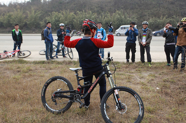 8 дюймовая подвеска алюминиевая рама велосипеда горный велосипед KINESIS KSD900 26 дюймовый al7005 спуска