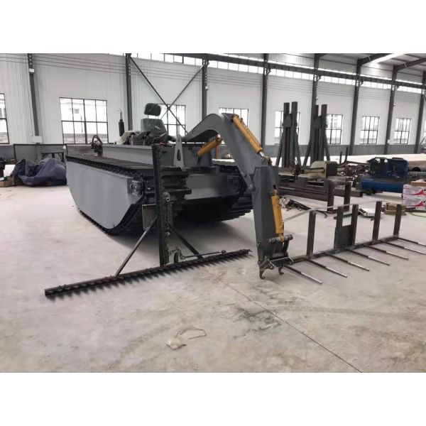 Amphibious Aquatic Weed Harvester water hyacinth reed harvesting cutting machine work cleaning boat